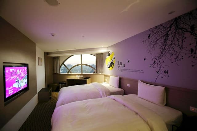 City-view Room (Random Design)