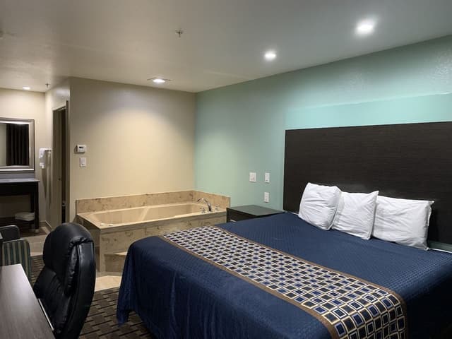 Room, 1 King Bed, Hot Tub Non Smoking