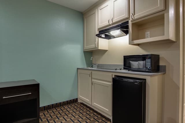 Single Room, 1 King Bed, Kitchenette Smoking