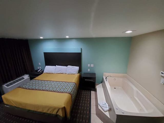 Room, 1 King Bed, Hot Tub Non Smoking