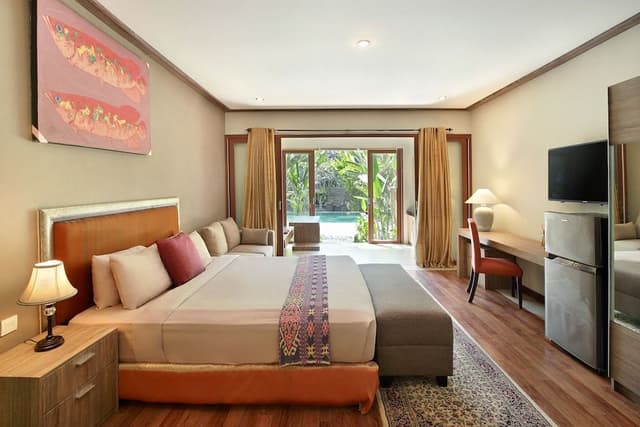 Pool Deck View Room