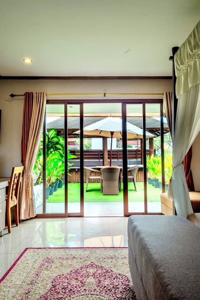 Rooftop Executive Suite With Jetted Tub