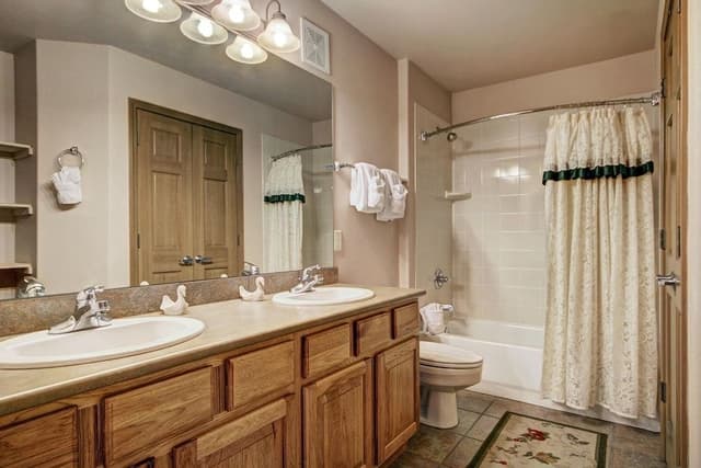 Condo, 2 Bedrooms