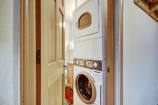Condo, 2 Bedrooms