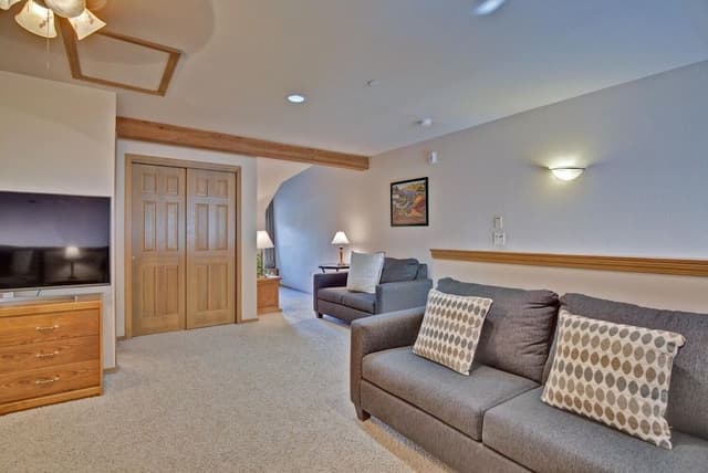 Condo, 2 Bedrooms