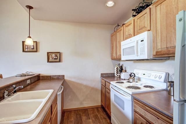 Condo, 2 Bedrooms