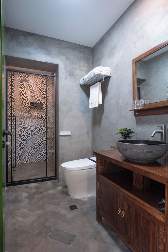Elite Room, 1 Queen Bed, Courtyard View, Courtyard Area