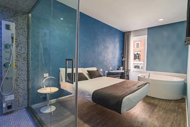 Suite, Jetted Tub