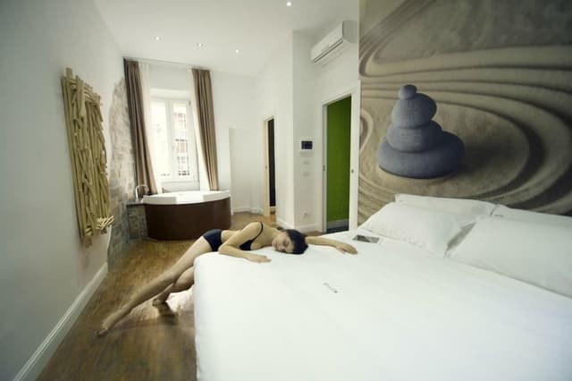 Suite, Jetted Tub