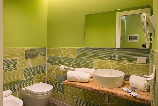 Suite, Jetted Tub