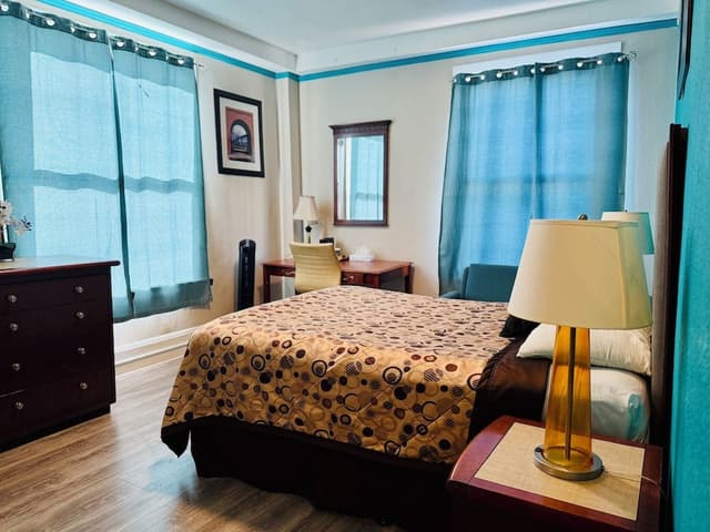 Standard Room, 1 Queen Bed, Private Bathroom