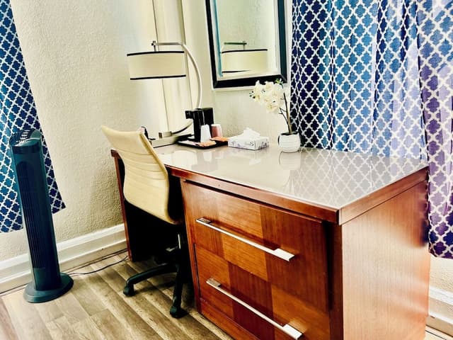 Standard Room, 1 Queen Bed, Private Bathroom