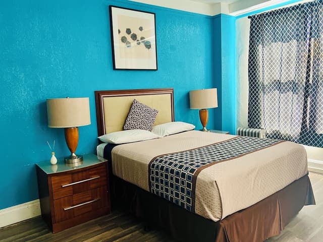 Standard Room, 1 Queen Bed, Private Bathroom