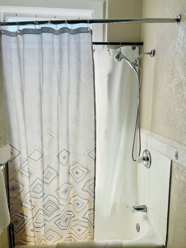 Standard Room, 1 Queen Bed, Private Bathroom