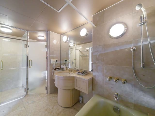 Annex Building Suite Room Non-Smoking