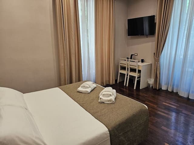 Deluxe Suite (Coliseum view)