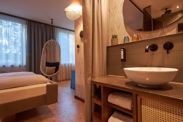 Roomy Cocoon