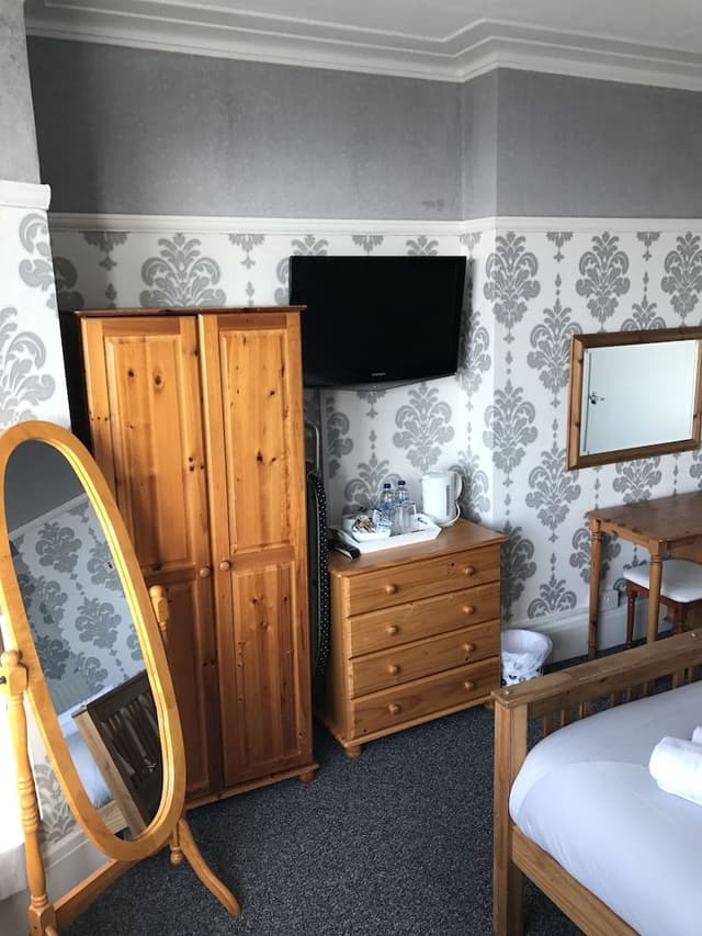 Single Room, Sea View