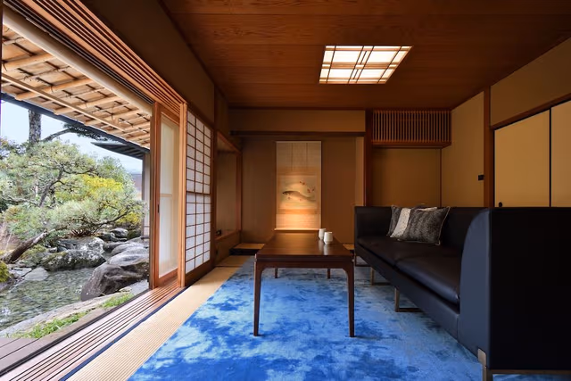 King-size Bed Double Room with Outside Onsen (No smoking)