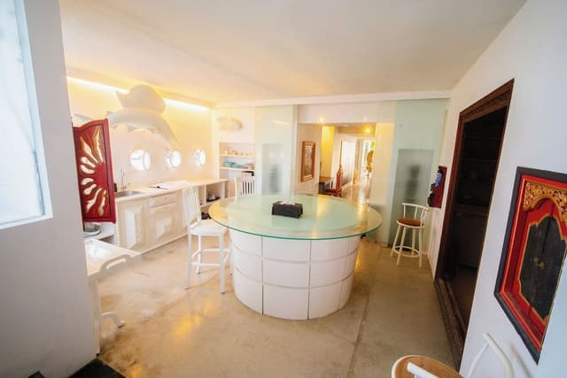 Damien Hirst Suite