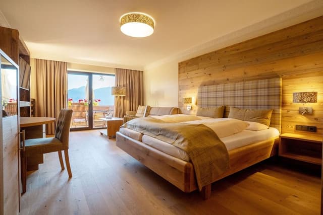 Superior Double Room, Partial Lake View