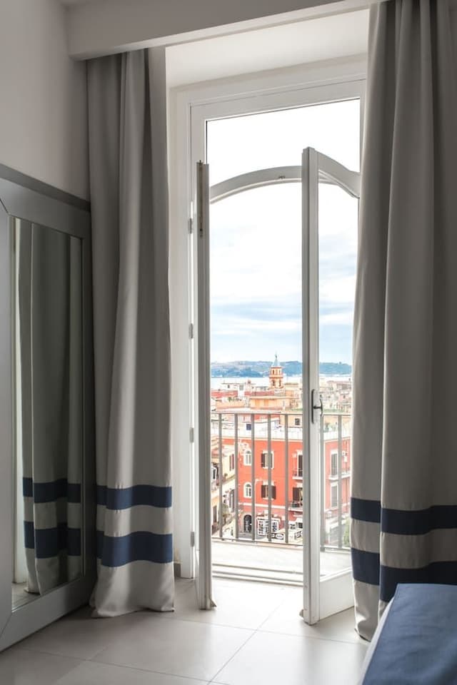 Deluxe Double or Twin Room, Sea View