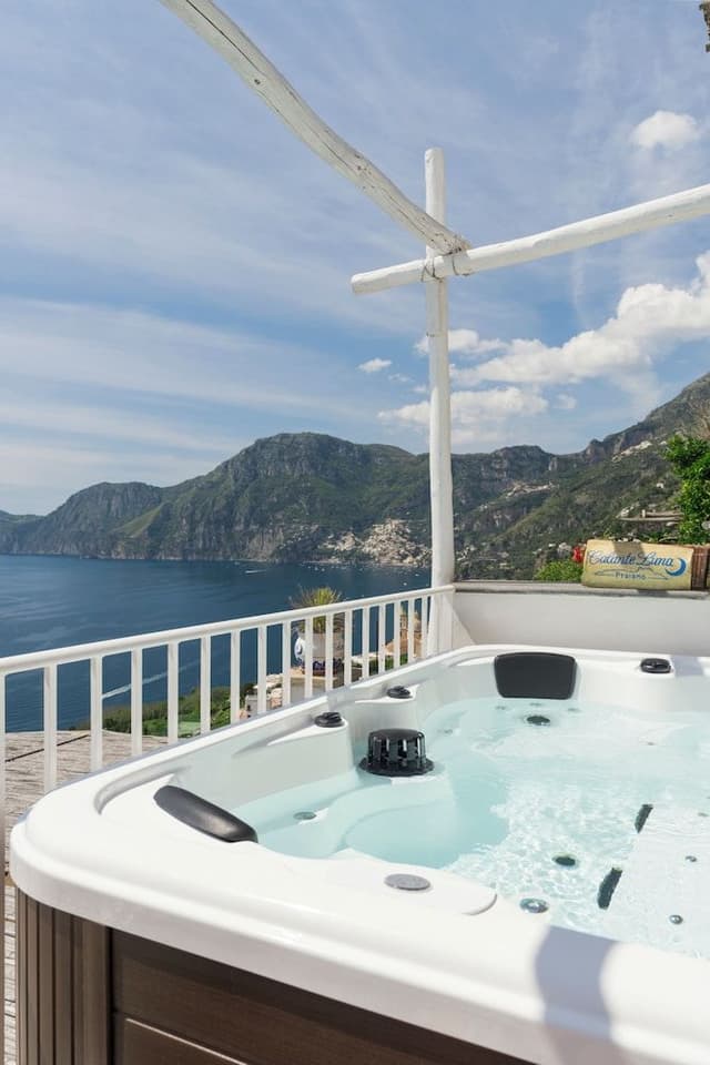 Panoramic Apartment, 2 Bedrooms, Jetted Tub, Sea View (L'Infinito)