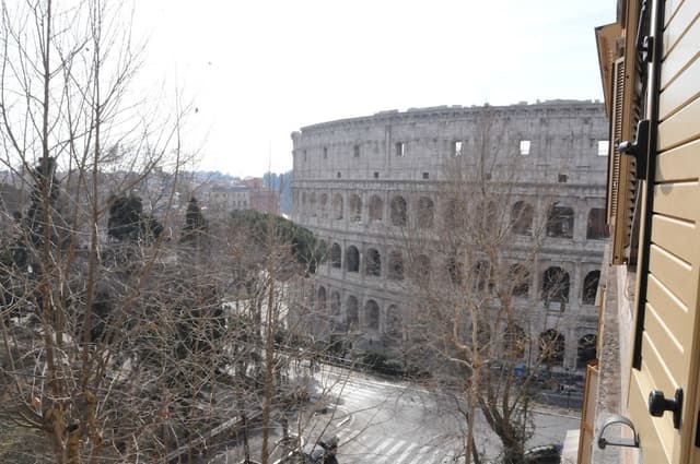 Deluxe Double Room (with Colosseo View)
