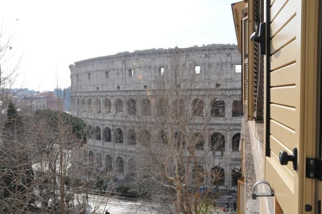 Deluxe Double Room (with Colosseo View)