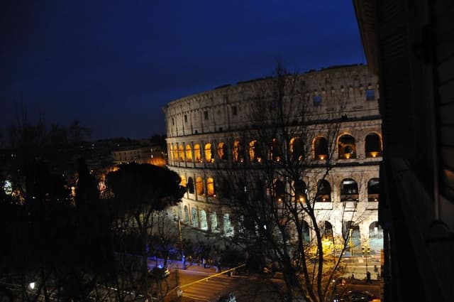 Deluxe Double Room (with Colosseo View)