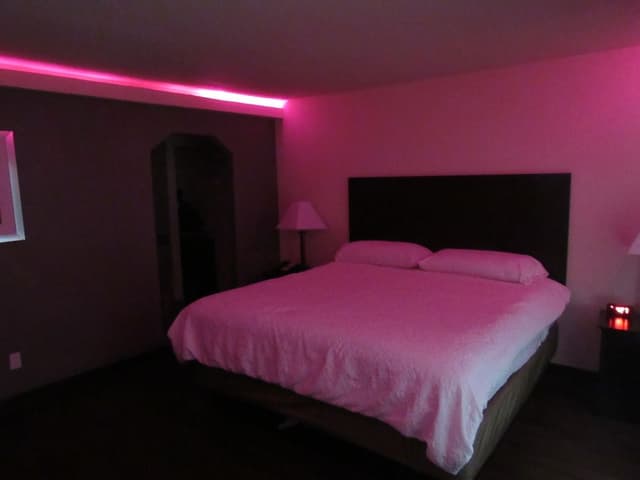 Room, 1 King Bed, Smoking