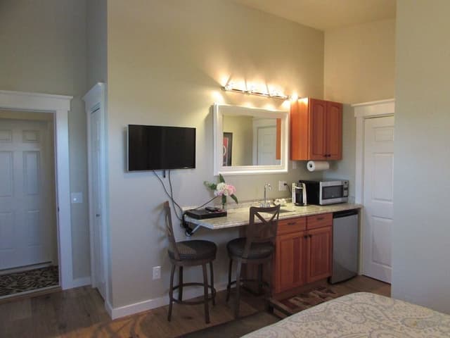 Evergreen Suite (Can Connect to Orcas View Suite)