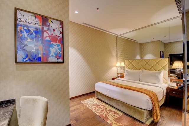 Comfort Queen Room