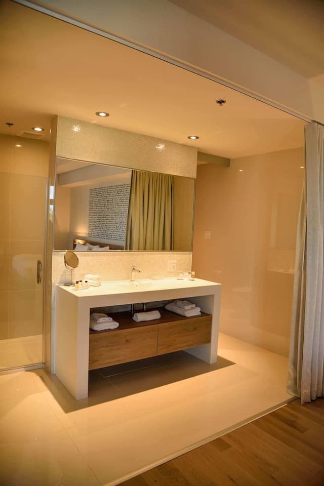 Junior Suite, 1 King Bed, Lake View