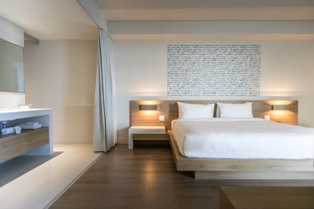 Junior Suite, 1 Queen Bed, Accessible, Lake View