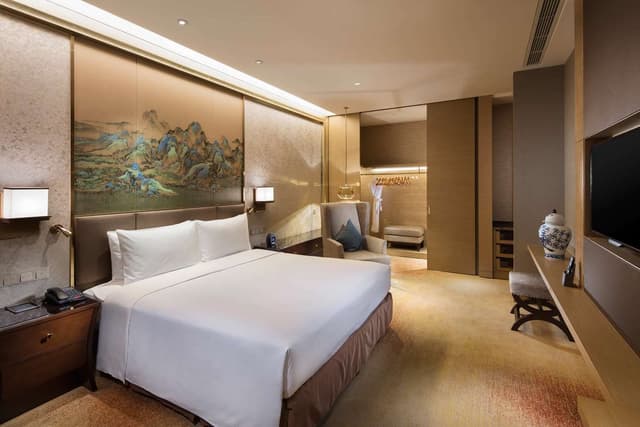 KING ONE BEDROOM SUITE
