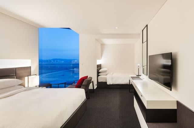 [Breakfast for 2 People Included] Deluxe Twin airport View
