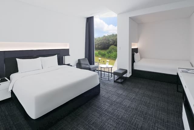 [Breakfast for 2 People Included] Deluxe Twin airport View