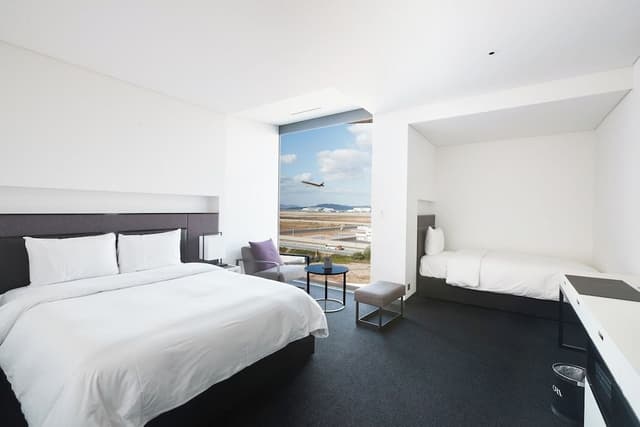 [Breakfast for 2 People Included] Deluxe Twin airport View