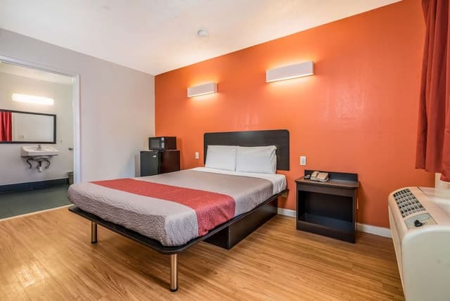 Standard Room, 1 Queen Bed, Non Smoking
