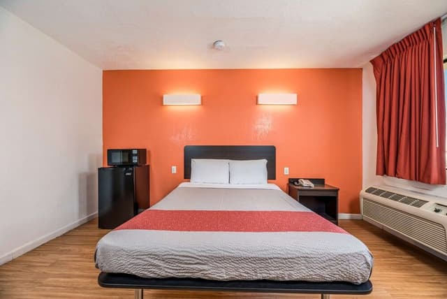 Standard Room, 1 Queen Bed, Non Smoking