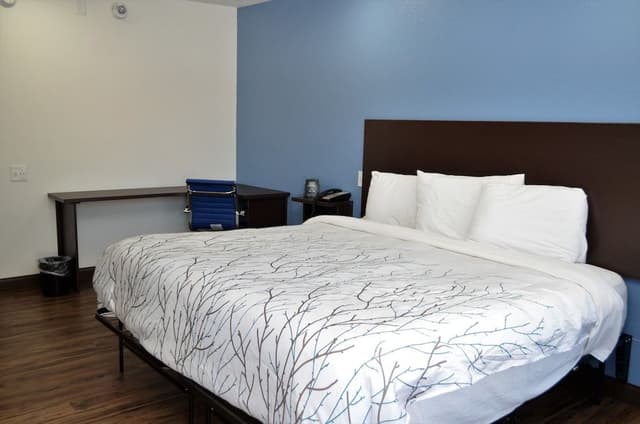 Standard Room, 1 King Bed