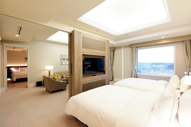 Suite, 2 Bedrooms (High Floor)