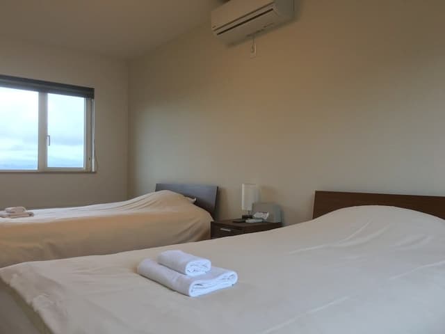 2 Bedroom Apartment, Non-Smoking, Mountain View