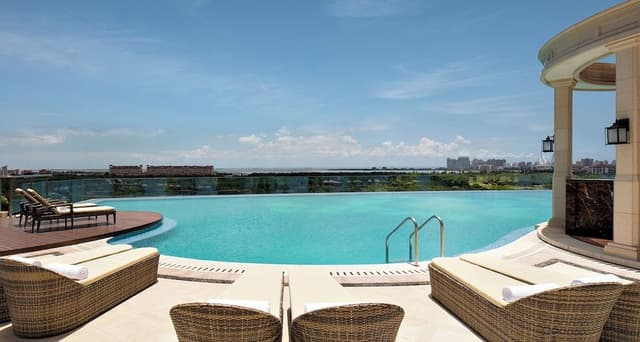 Club Junior Ocean View Suite