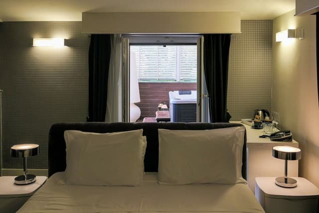 Exclusive Suite, Jetted Tub