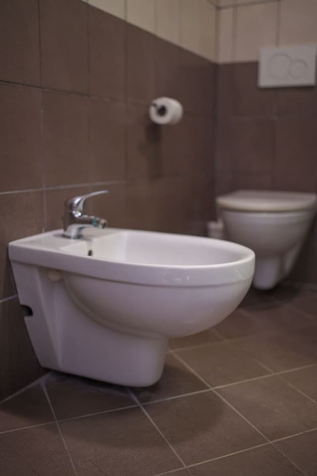 Basic Shared Dormitory, Women only, Shared Bathroom