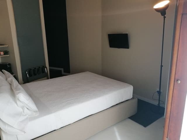 Single Room, Balcony
