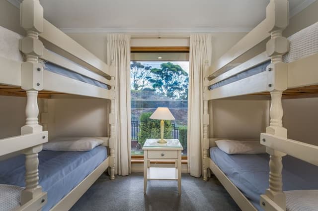 Beachfront, 3 Bedroom Holiday Home (Baudin House - 1x King, 1x Queen & 2x Double Bunks)