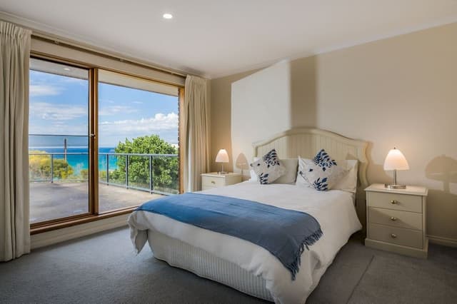 Beachfront, 3 Bedroom Holiday Home (Baudin House - 1x King, 1x Queen & 2x Double Bunks)